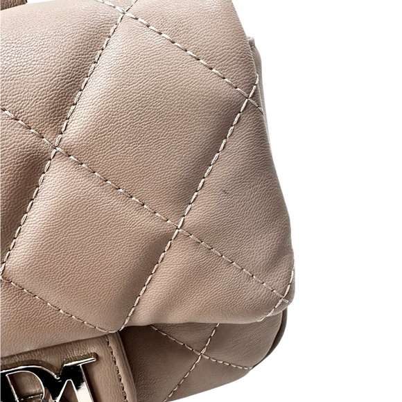 NWT Badgley Mischka Clutch Bag with Pearl Handle Crossbody Taupe - Picture 5 of 6